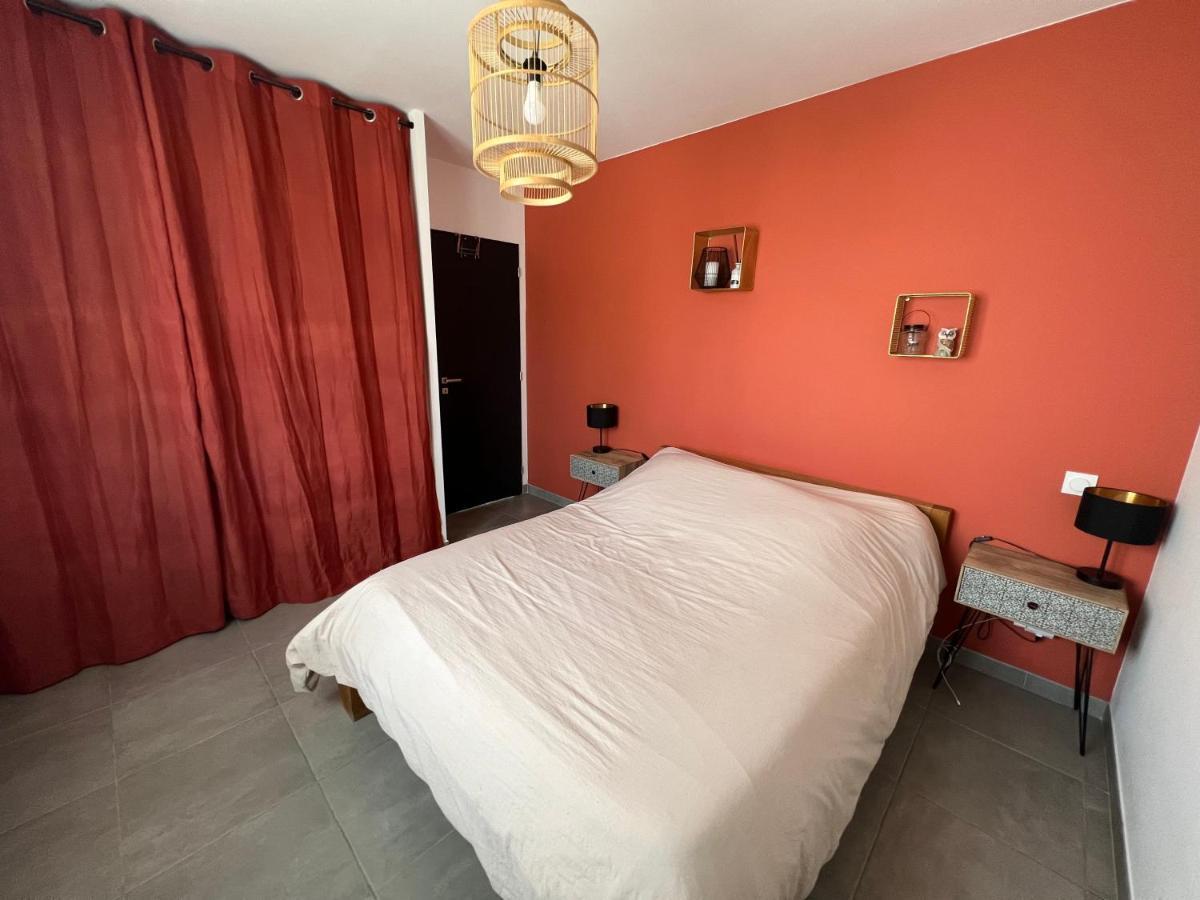 Agreable Villa Recente Au Coeur D'Un Charmant Petit Village Sernhac Экстерьер фото