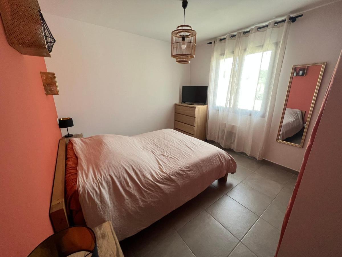 Agreable Villa Recente Au Coeur D'Un Charmant Petit Village Sernhac Экстерьер фото
