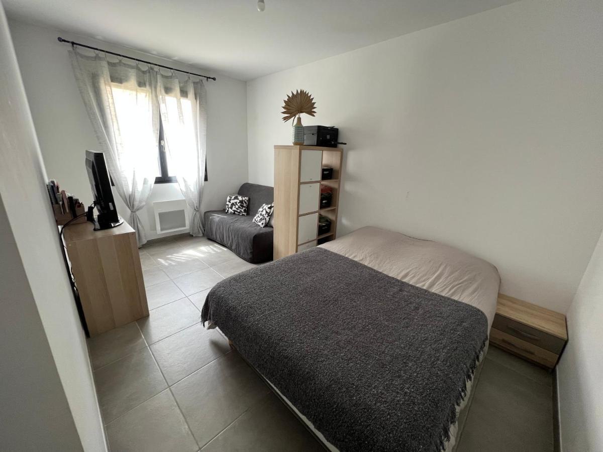 Agreable Villa Recente Au Coeur D'Un Charmant Petit Village Sernhac Экстерьер фото